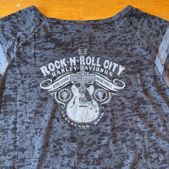 Harley Davidson women’s v-neck shirt. Size Medium - Picture 8 of 8